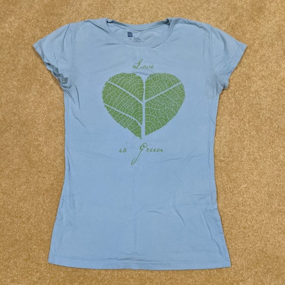Gap Love is Green Blue Tee w Leaf Heart